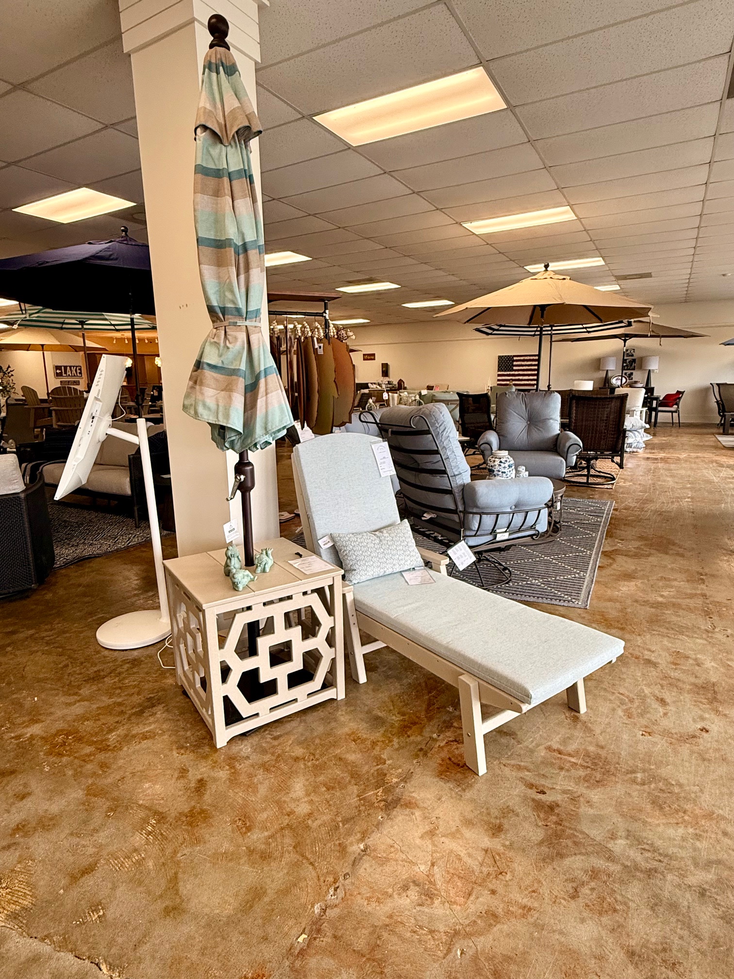 Chaise Lounge With Arms