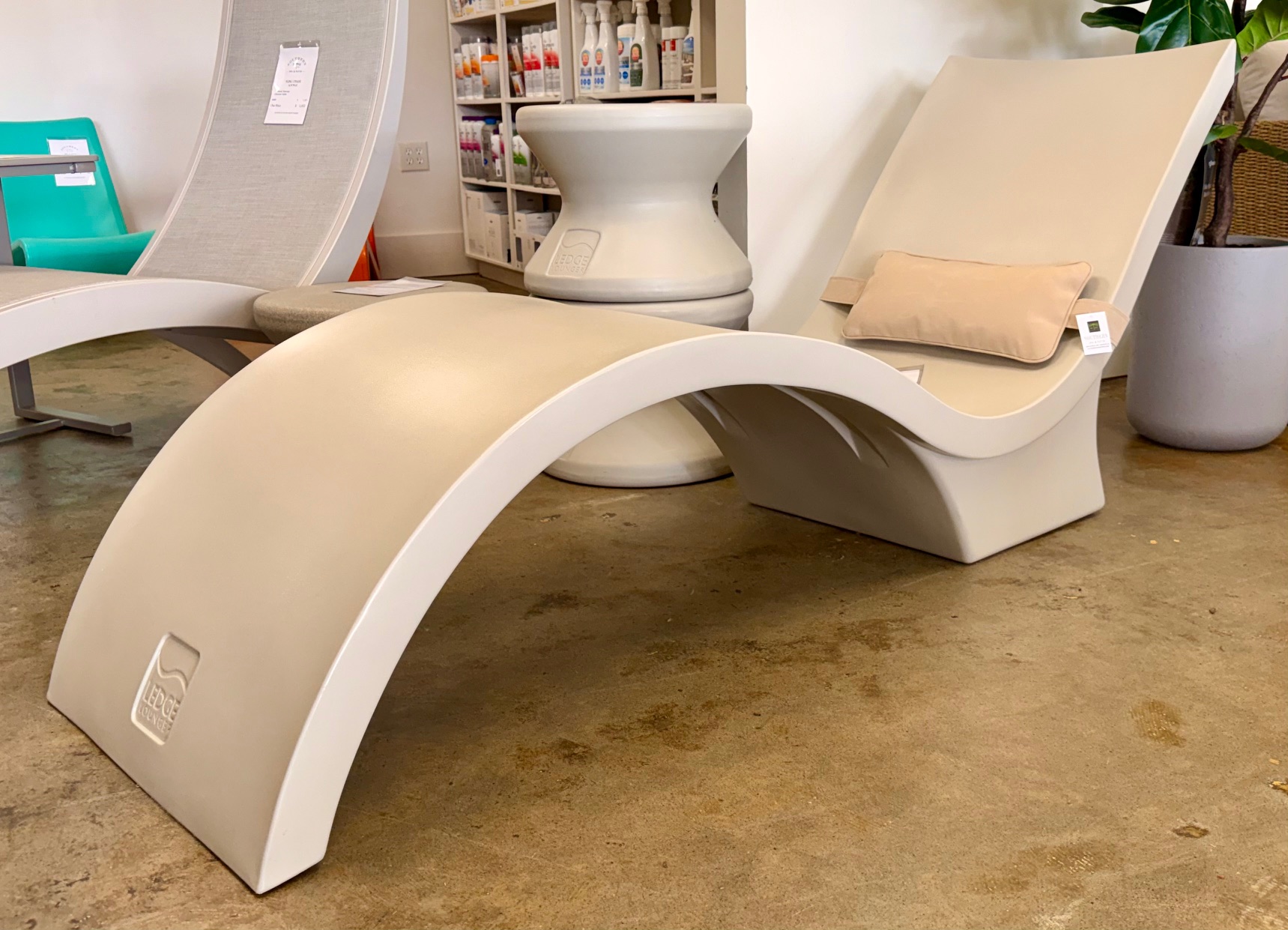 Ledge Lounger Chaise Deep with Riser