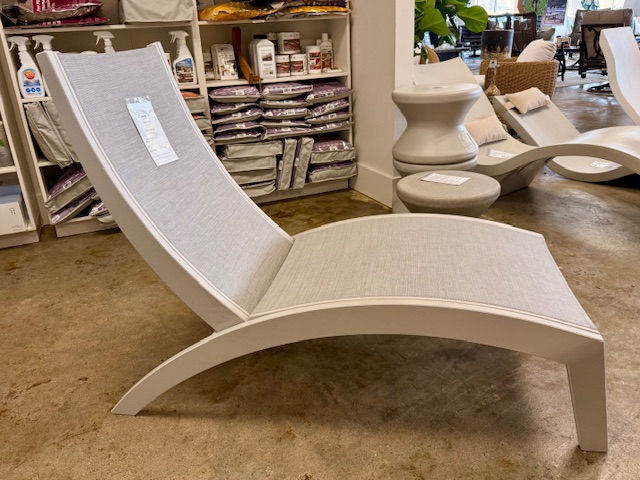 Hydro Lounger Chaise